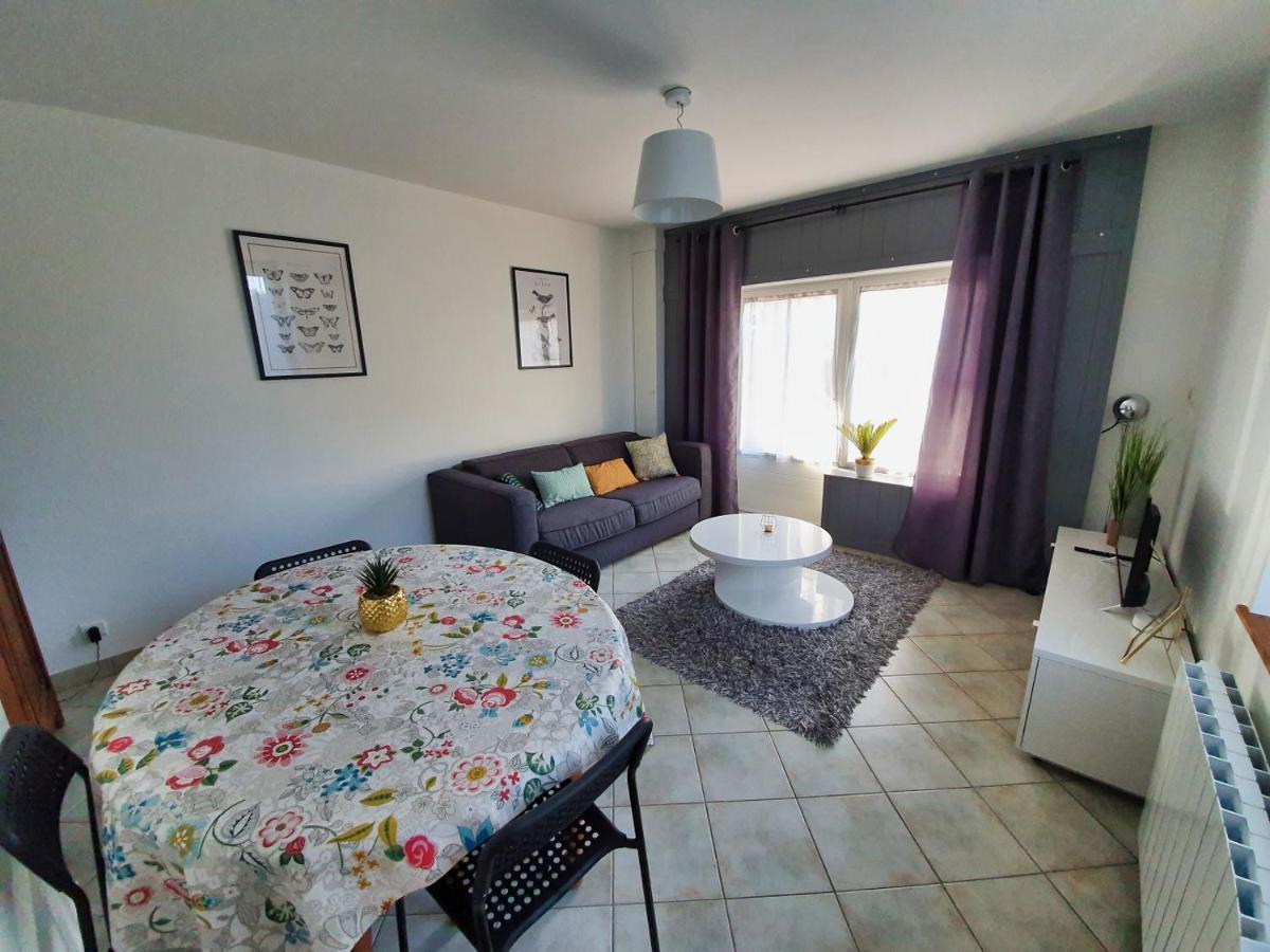 Idealement Situe, Spacieux Et Agreable, Parking Gratuit Et Classe 3 Etoiles Apartment *