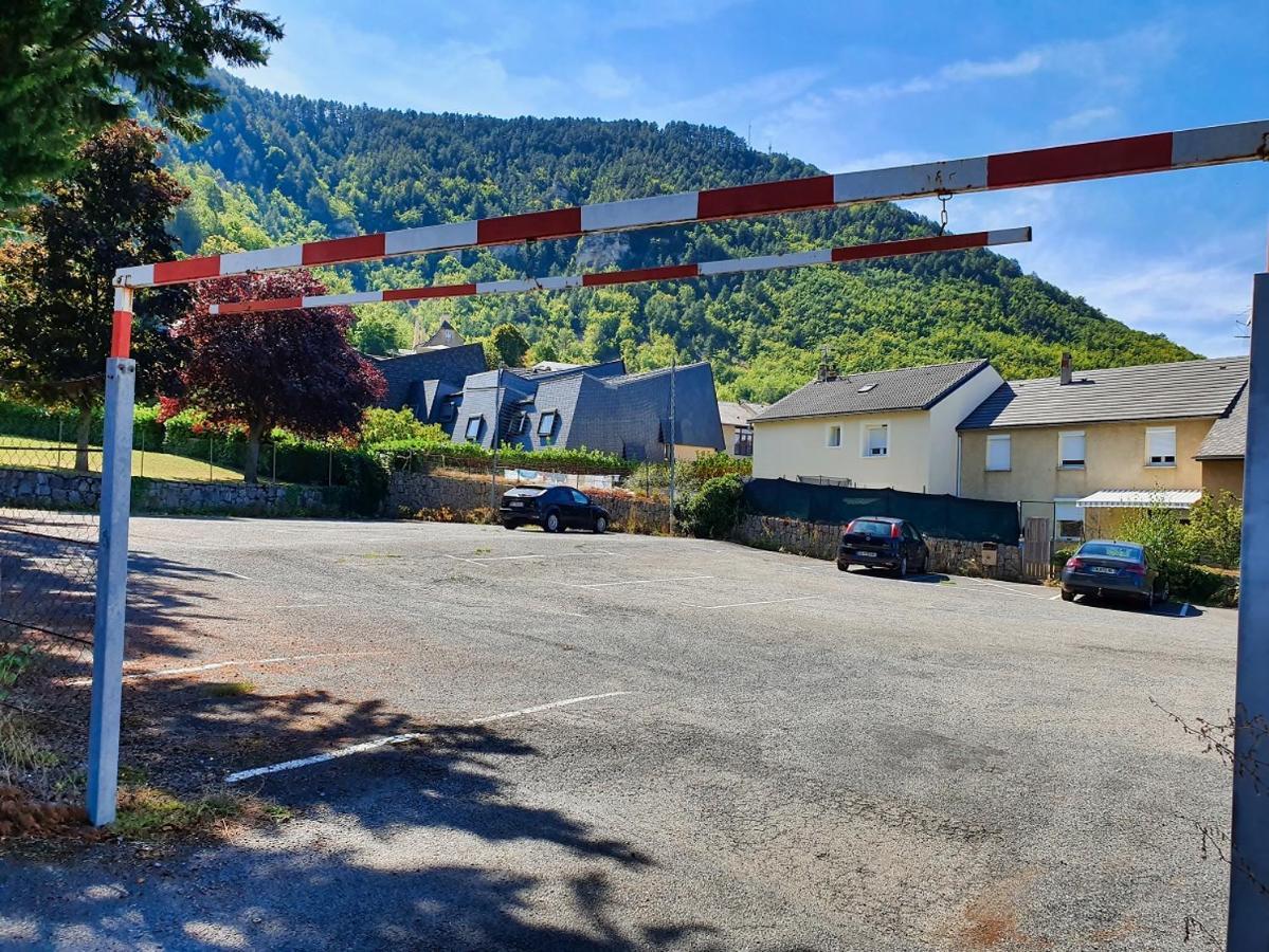 Apartment Idealement Situe, Spacieux Et Agreable, Parking Gratuit Et Classe 3 Etoiles